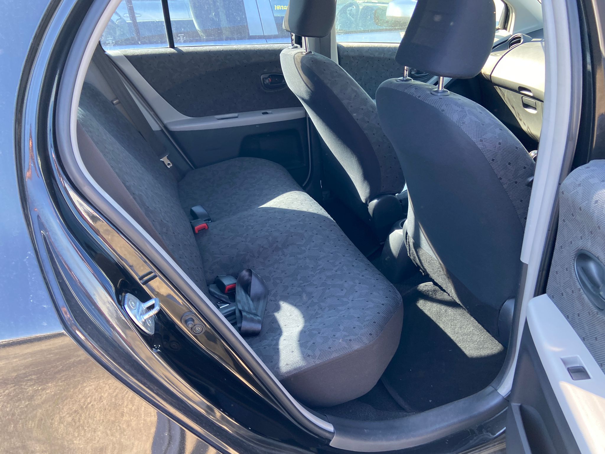 2010 Toyota Vitz 